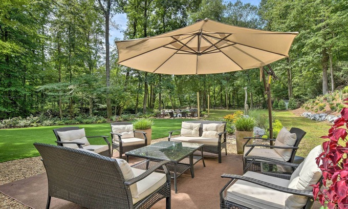 Columbus Casa | Butterfly Creek Columbus Estate on 3 Acres!