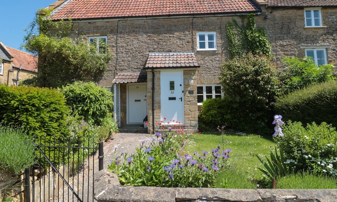 Brympton Cabaña | BUTTON COTTAGE, pet friendly, character holiday cottage in Tintinhull