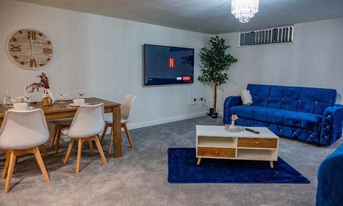 Bradford Apartamento | BV Basement Navy Diamond Suites Apt