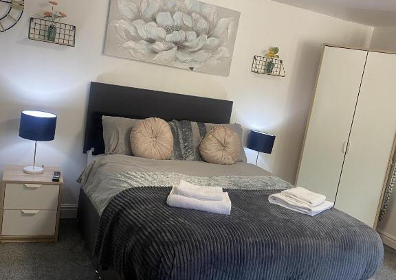 Huddersfield Apartamento | Bv Homely Studio Fifteen At Deighton Huddersfield