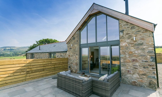 Cylch-Y-Garn Cabaña | Bwncath - a coastal that sleeps 6 guests in 3 bedrooms
