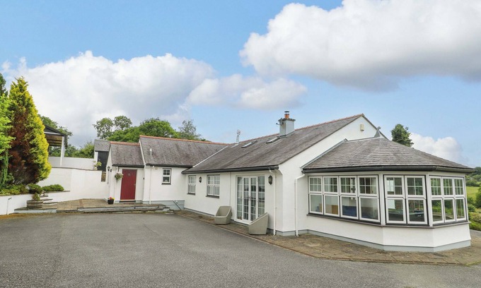 Llangefni Casa | BWTHYN CLAI, family friendly, country holiday cottage in Llangefni