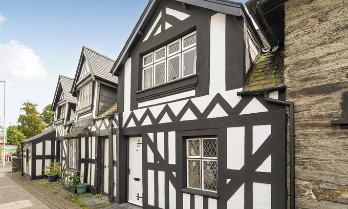 Machynlleth Cabaña | Bwthyn Llys (Machynlleth Old Court House)