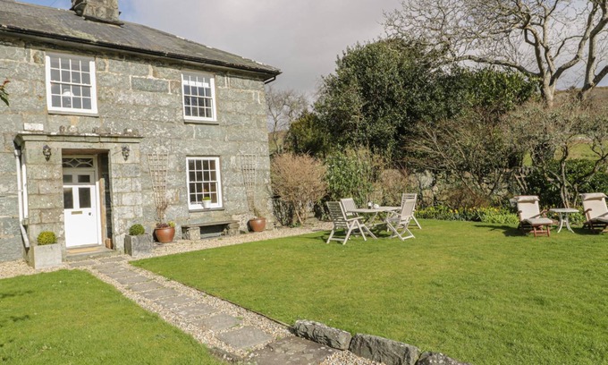 Llanfair Cabaña | BWTHYN MAWR, family friendly, luxury holiday cottage in Llanfair