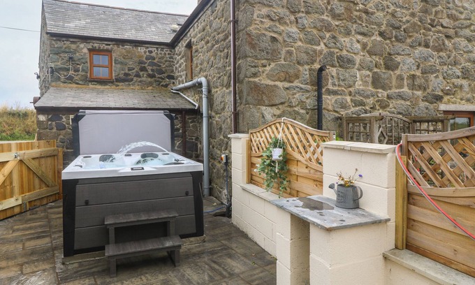 Garn Fadryn Cabaña | Bwthyn Siop Pencaerau