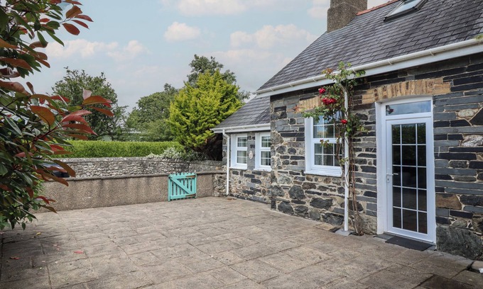 Tywyn Cabaña | BWTHYN Y GWAS, pet friendly, character holiday cottage in Tywyn