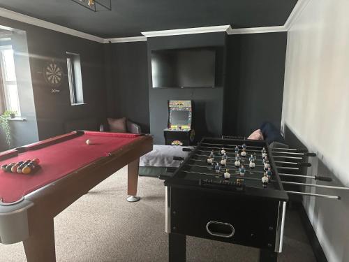 Riverside Apartamento | By Lushlets - Apartments Games Room Hot Tub - Great for Hens Stags and Sporting groups