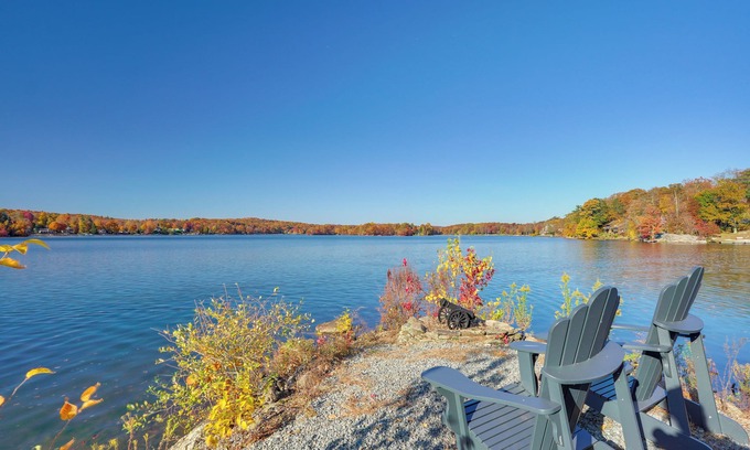 Highland Lakes Casa | NUEVO-Lakefront Home Near Mtn Creek 4-Season Resort!