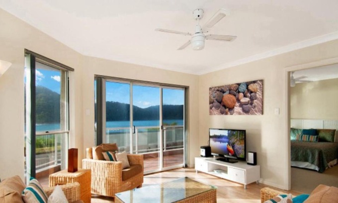 Ettalong Beach Casa | By The Beach - Waterfront Ettalong Beach