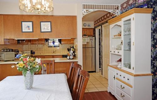 Red River Casa | By the River - On The River - WiFi - Cable - Washer - Dryer - Wood Burning Fireplace - Covered Back Deck