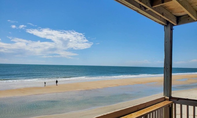 McCutcheon Field Condominio | By The Sea: Gorgeous ocean views with balcony!