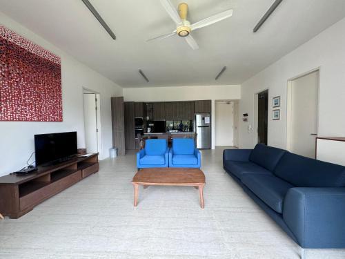 Batu Ferringhi Apartamento | By The Sea with Side Seaview #363A