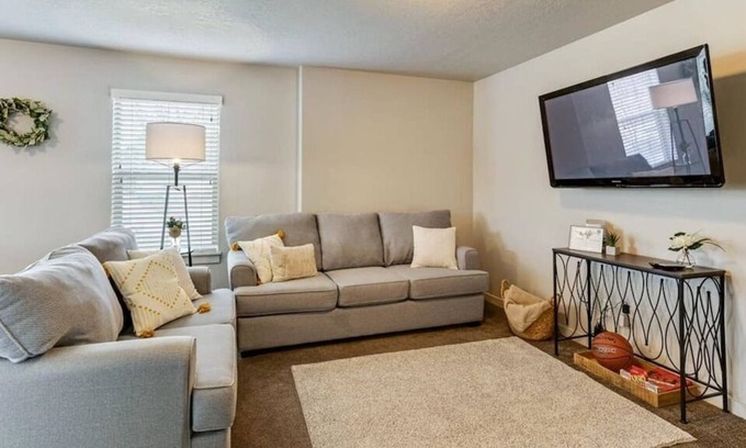 Lakeview Apartamento | By UVU & Nielsens Grove Park|Basketball Court