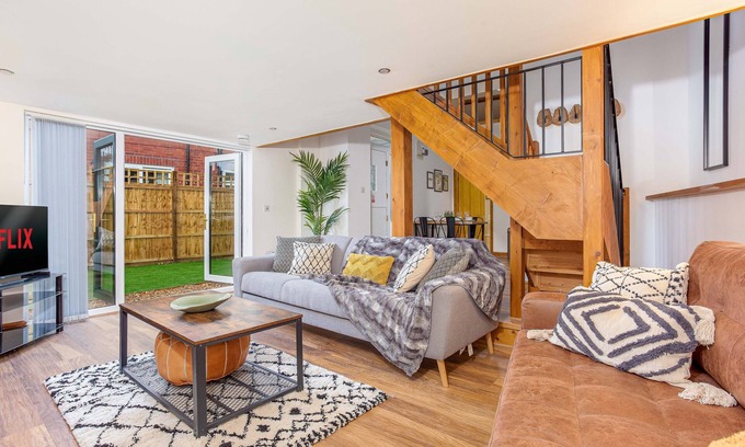 Longford Casa | ByEvo Oswestry Barn - Quirky 2 Bed 1 Bath Barn style annex close to town centre