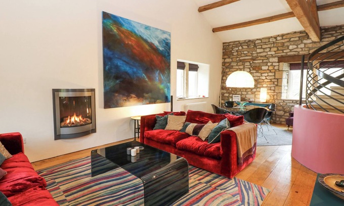 Litton Cabaña | BYRE SUITE, romantic, with a garden in Litton
