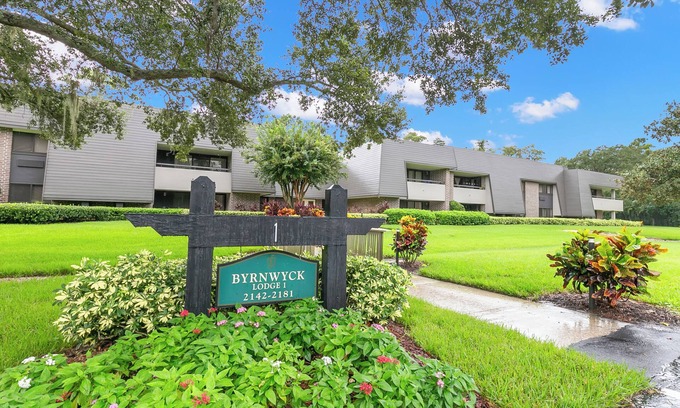 Palm Harbor Condominio | Byrnwyck 2172-2174 2 Bedroom 2 bath Adjoining Unit At Innisbrook.