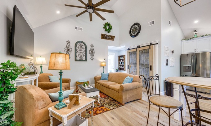 Crawford County Apartamento | Byron Getaway w/ Fire Pit - Near MGA & Mercer!