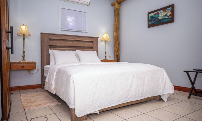 Ciudad de Belice Casa | Bze Nature Nook – 2 Private 1BR Suites, Lagoonfront, Gated, 10 Min from Airport