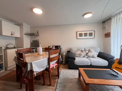Puerto Montt Apartamento | Céntrico, cómodo y moderno departamento en Puerto Montt con estacionamiento privado incluido
