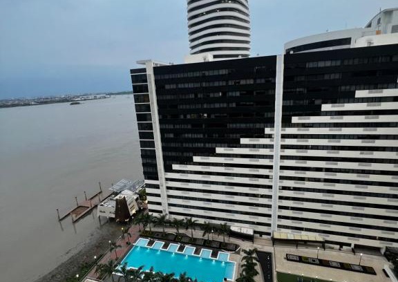 Puerto Santa Ana Apartamento | Cómoda suite en Puerto Santa Ana