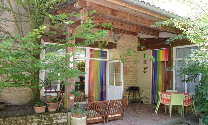 Laives Casa | Côté Cour - Laives - Gîte