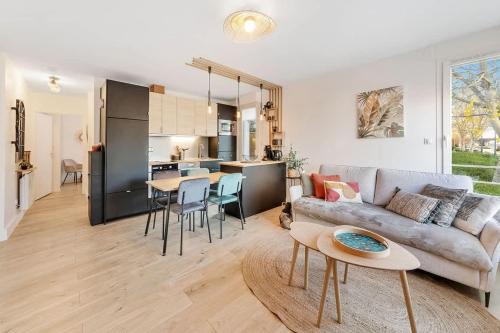 Arsenal-Redon Apartamento | Côté Rivière, appartement T2, terrasse & parking