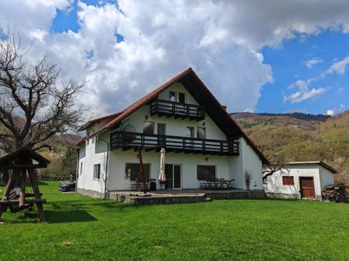 Moieciu Casa | Căsuța dintre Meri