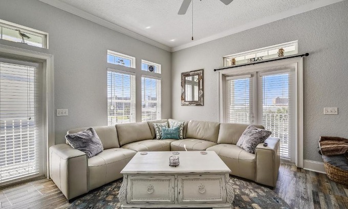 El Centro Beach Casa | C Dreams by Book That Condo