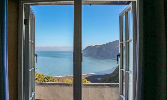 Lynton Cabaña | C S Lewis Balcony