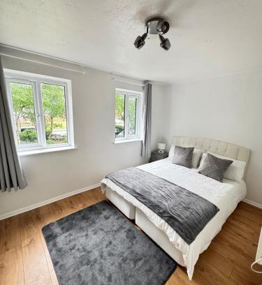 East Wickham Apartamento | C&S Luxe - Work & Explore - London, Greenwich, 02 arena, Nature views, Free Parking & Park retreat