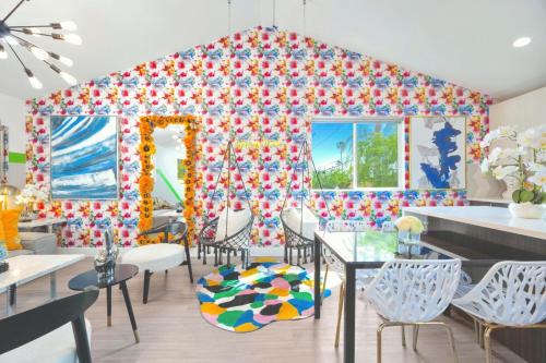 North Hollywood Apartamento | C- Vibrant and Glam NoHo Pad near U-Studios and H-Sign
