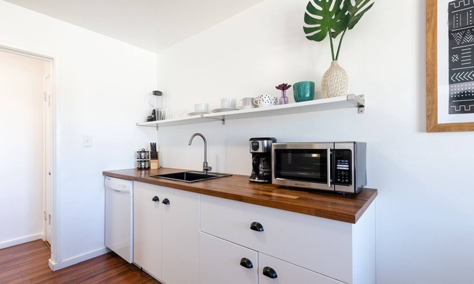 Desert Hot Springs Apartamento | Chez 2- Apartamento de diseño impecable con acceso cercano a la piscina