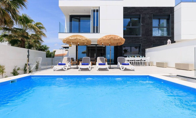 Vilafortuny Villa | VILLA PORTOFINO Casa de lujo en primera linea de Cambrils Piscina privada.