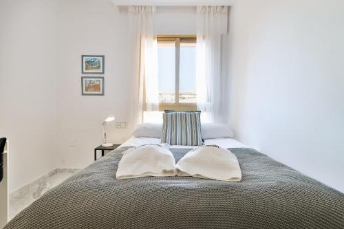 Poligono Alameda Apartamento | C9 Roomy Luminous 5 Bedroom in Town