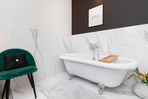 Borkowo Lostowickie Apartamento | Cały apartament z Victorian wanna i podwojnym prysznicem w spokojnej dzielnicy
