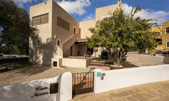 Sant Francesc Xavier Villa | Can Noves - Estilosa villa con barbacoa y agradable zona exterior-Sant Francesc