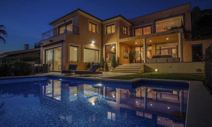 Alcanada Villa | Ca Na Bruixa,con piscina y vista al mar