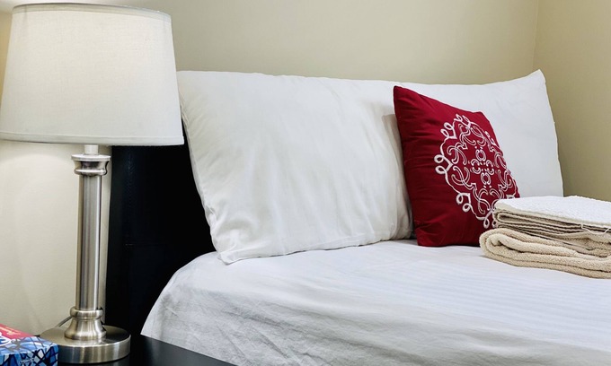 Queensborough Casa | Cozy and clean bedroom