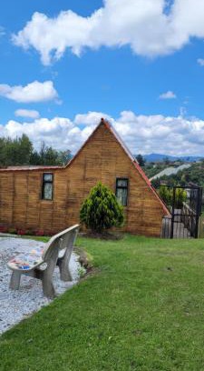 Guarne Casa | Cabaña con Jacuzzi/Zona BBQ y Malla catamarán en Guarne