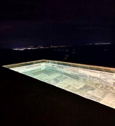 Miramar Casa | Cabaña con piscina y vista al mar