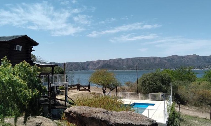Yocsina Casa | Cabaña en Villa Carlos Paz Danza del sol