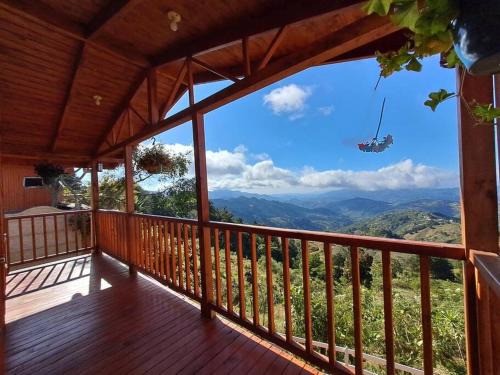Cantón de Dota Chalet De Esquí | Cabaña Gitana - Magical and WINDY nature getaway!