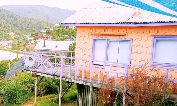 Bahia Mansa Cabina | Cabaña Maicolpue Rio Sur cuenta con, Amplia Terraza con Hermosa vista al Mar
