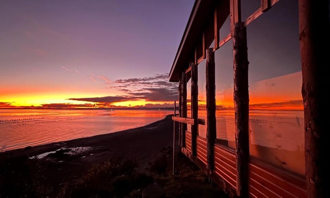 Lenca Casa | Cabaña para 3 un ambiente orilla de playa Patagonia carretera Austral