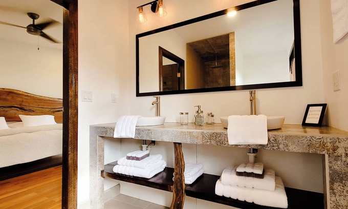 San Ignacio Cabina | Cabana 1 -Modern amenities cabin, on the banks of the Belize River