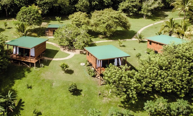 San Ignacio Cabina | Cabana 2 -Modern amenities cabin, on the banks of the Belize River