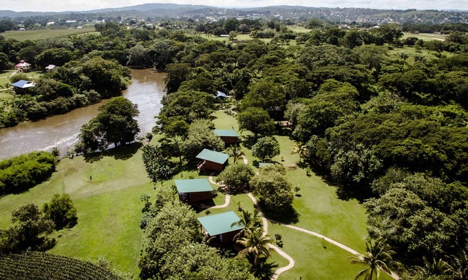 San Ignacio Cabina | Cabana 4 -Modern amenities cabin, on the banks of the Belize River