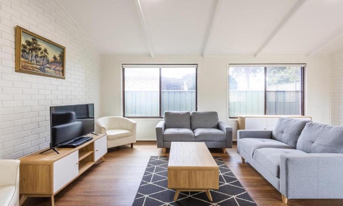 Yamba Casa | Cabana Feliz Yamba, Pet Friendly Cottage