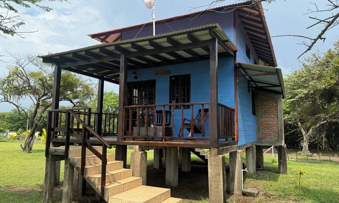Leon Casa | Cabana Mitchell is a beachfront cozy cabana at Playa Tesoro