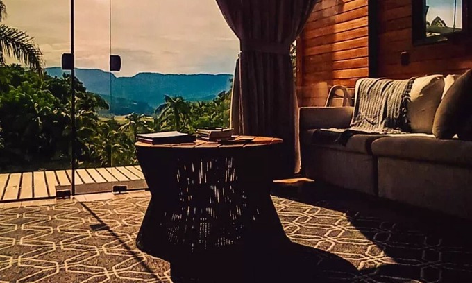 Ibirama Cabina | Cabana Moderna com Hidro e Vista Para as Montanhas